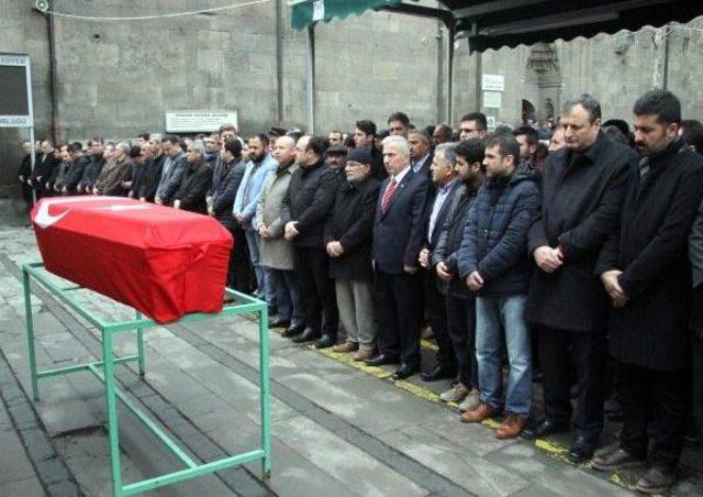 Şırnak'ta Kazada Ölen Polis, Kayseri'de Toprağa Verildi