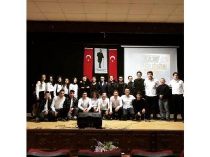 Lise Öğrencileri Köy Okulları İçin Yardım Konseri Düzenlendi