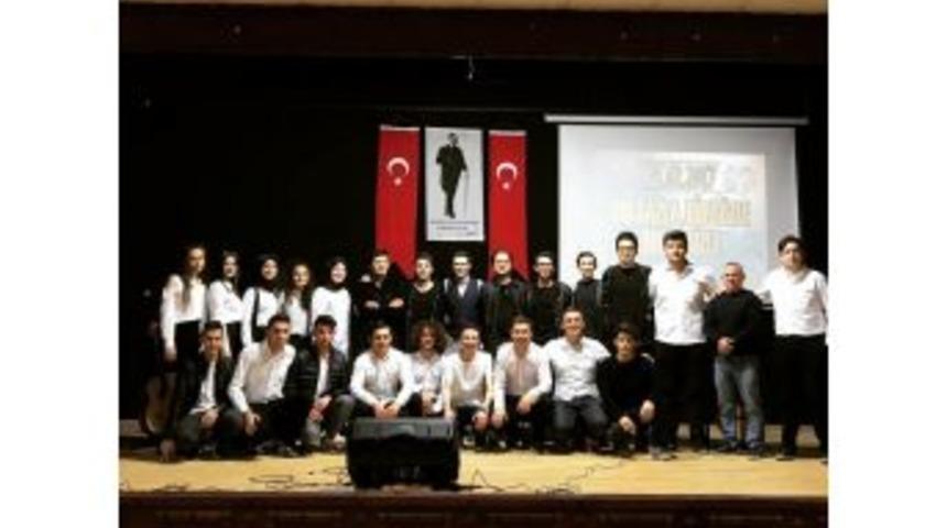 Lise &Ouml;ğrencileri K&ouml;y Okulları İ&ccedil;in Yardım Konseri D&uuml;zenlendi