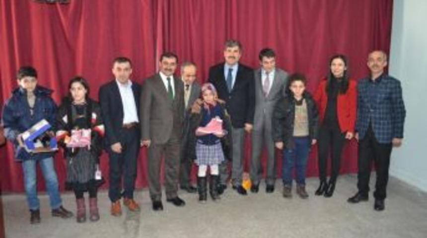 Başkan Asya Başarılı &Ouml;ğrencileri &Ouml;d&uuml;llendirdi