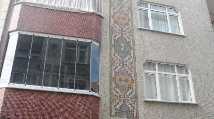 Bağcılar'da Duvarlarındaki &Ccedil;atlaklar Nedeniyle Boşaltılan Binalarla Ilgili Inceleme S&uuml;r&uuml;yor