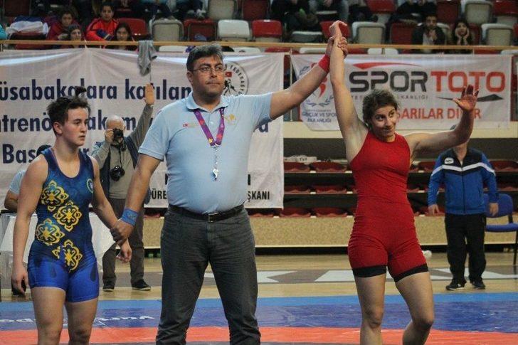 U23 Türkiye Bayanlar Güreş Şampiyonası’na Altınova Damga Vurdu G2