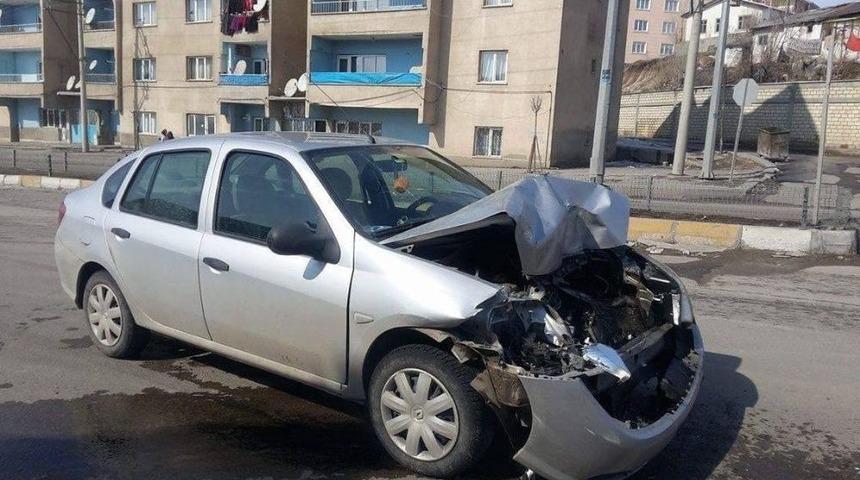 Aşkale&rsquo;de Maddi Hasarlı Trafik Kazası