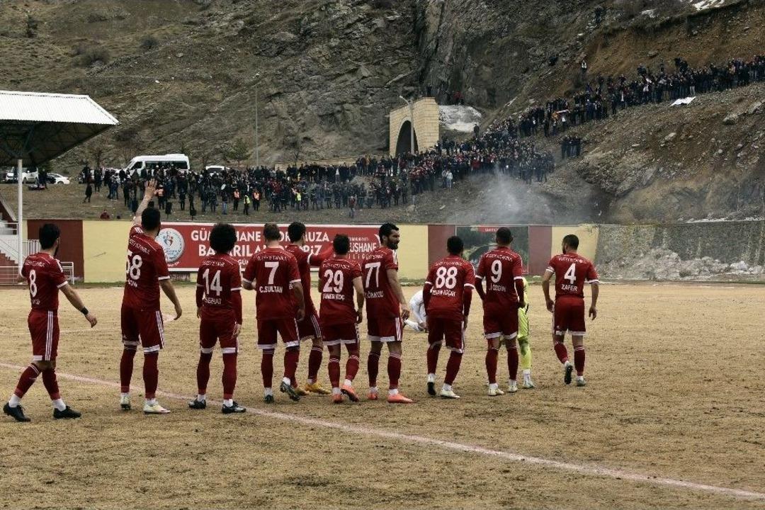 G&uuml;m&uuml;şhanespor Taraftarları Dağları Trib&uuml;n Yaptı