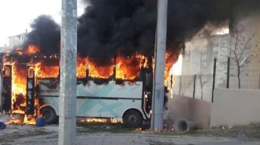 Park Halindeki Midib&uuml;s Yandı