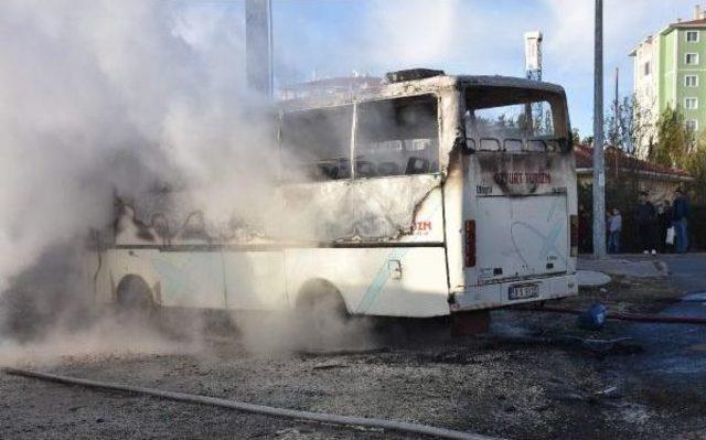 Park Halindeki Midibüs Yandı