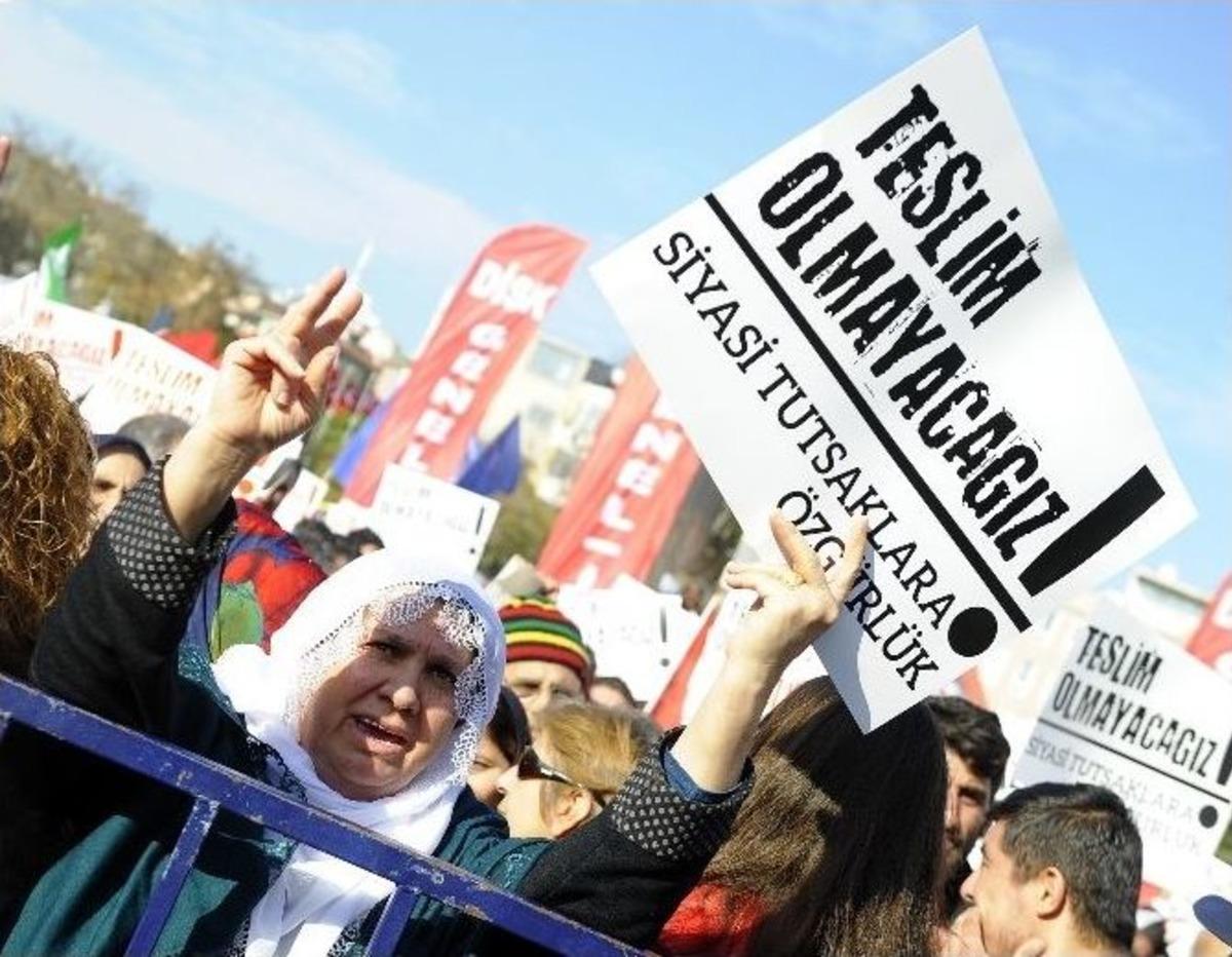 Chp Ve Hdp&rsquo;nin Birlikte D&uuml;zenlediği &ldquo;teslim Olmayacağız&rdquo; Mitingi Sona Erdi