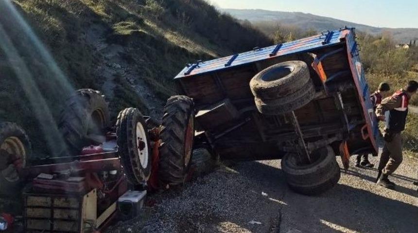 &Ccedil;ocuğun Kullandığı Trakt&ouml;r Devrildi