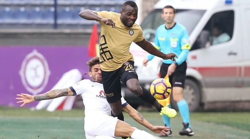 Spor Toto S&uuml;per Lig: Osmanlıspor: - Medipol Başakşehir: 1 (ilk Yarı)