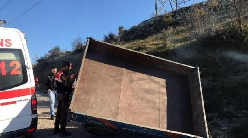 Traktör Devrildi, 12 Yaşındaki Sürücü Yaralandı