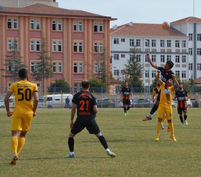 Korkuteli Belediyespor, Finike Belediyespor’u 2-0 Yendi