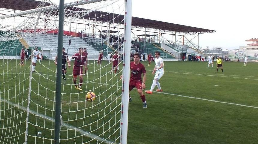 Serik Belediyespor İle Akşehirspor Yenişemedi