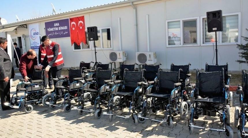 Suriyeli Engelli Vatandaşlara Ak&uuml;l&uuml; Tekerlekli Sandalye Hediye Edildi