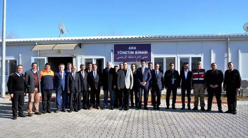 Vali Toprak Suriyelilerin Sorunlarını Dinledi