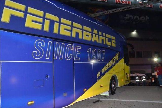 Fenerbahçe Ve Galatasaray Takım Otobüsleri Ülker Stadı'na Ulaştı