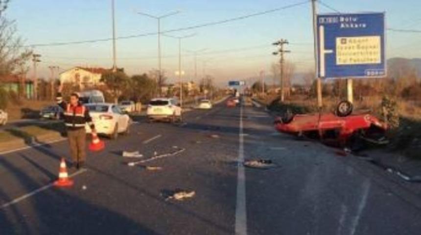 Bolu&rsquo;da Otomobil Takla Attı: 3 Yaralı