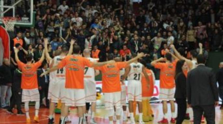 Banvit-Anadolu Efes:  69-68