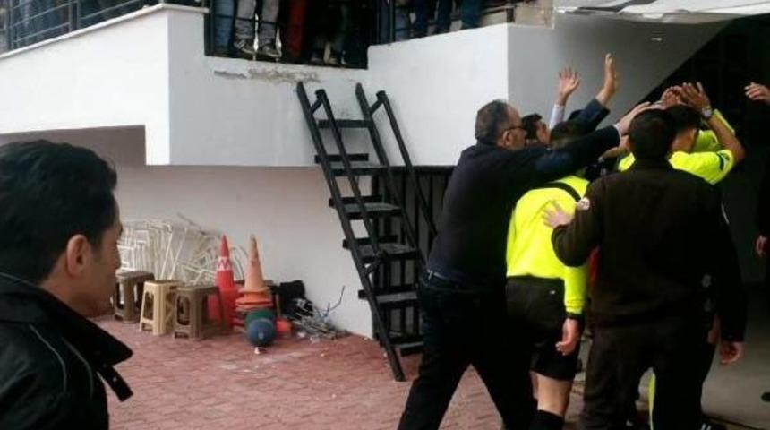 Amat&ouml;r Ma&ccedil; Sonrası Bı&ccedil;aklı Kavga: 1 Yaralı