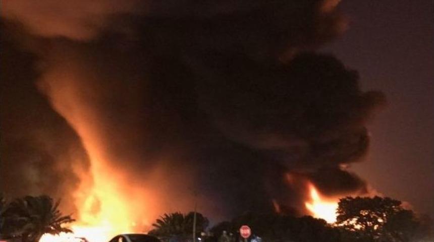 İzmir&rsquo;de B&uuml;y&uuml;k Fabrika Yangını