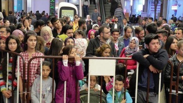 Cem Belevi Forum Gaziantep’te Hayranlarıyla Buluştu