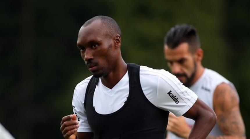 Beşiktaş'ta Atiba takımla çalıştı