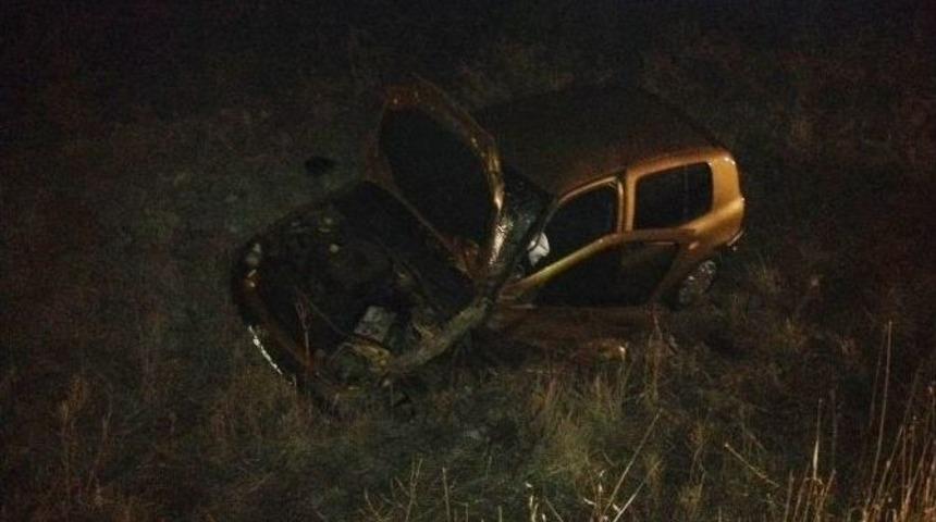 İzmir&rsquo;de İki Ara&ccedil; Kafa Kafaya &Ccedil;arpıştı: 2 Yaralı