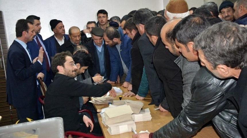 Tatvan Esnaf Ve Sanatkarlar Kredi Ve Kefalet Kooperatifi Se&ccedil;imi Yapıldı