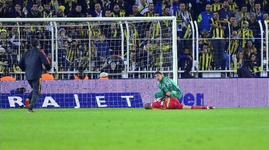 Eren Derdiyok Hastaneye Kaldırıldı