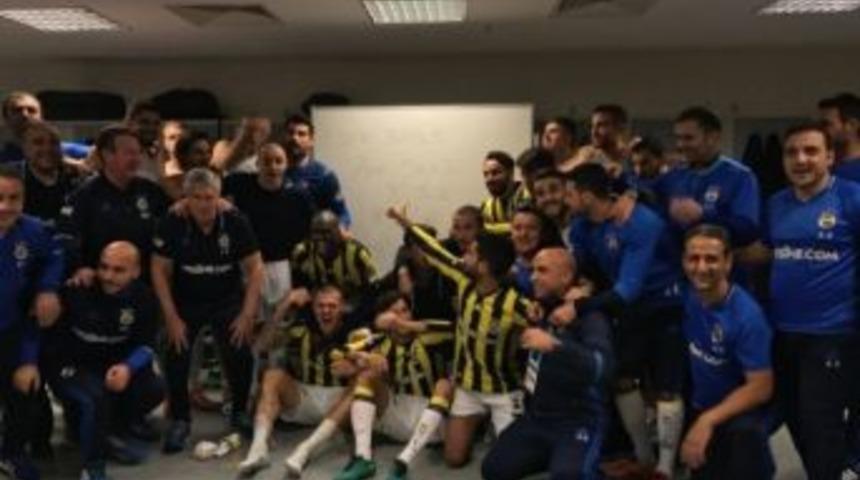 Fenerbah&ccedil;eli Futbolculardan Galibiyet Pozu