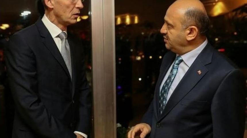 Milli Savunma Bakanı Işık, Nato Genel Sekreteri Stoltenberg İle G&ouml;r&uuml;şt&uuml;