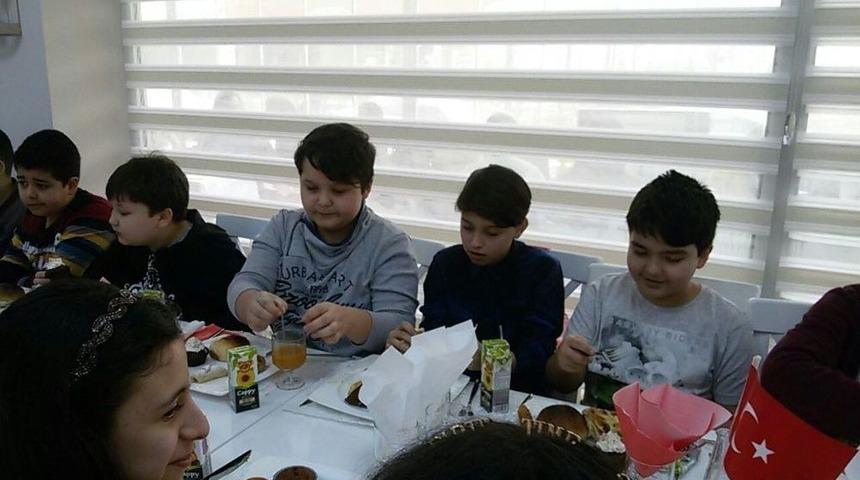 Başarılı &Ouml;ğrenciler &Ouml;d&uuml;llendirildi