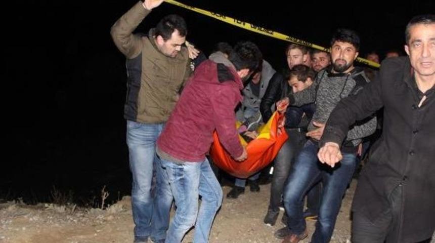 İş&ccedil;ileri Taşıyan Minib&uuml;s Devrildi: 1 &Ouml;l&uuml;, 14 Yaralı