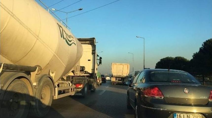 Bursa Trafiğini Bu Kamyonlar Kilitliyor