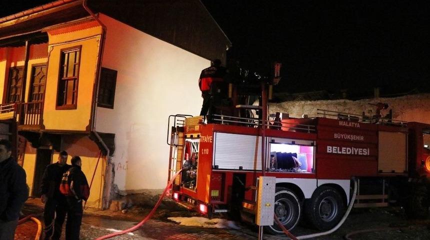 Aynı Mahallede Bir G&uuml;n Arayla 2 Yangın