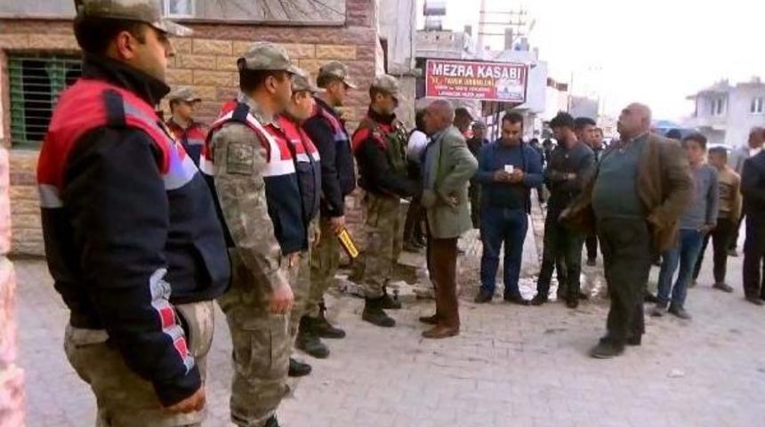 Birecik&rsquo;Te Silahlı Kavgada &Ouml;len Anne Ve Oğlu Toprağa Verildi