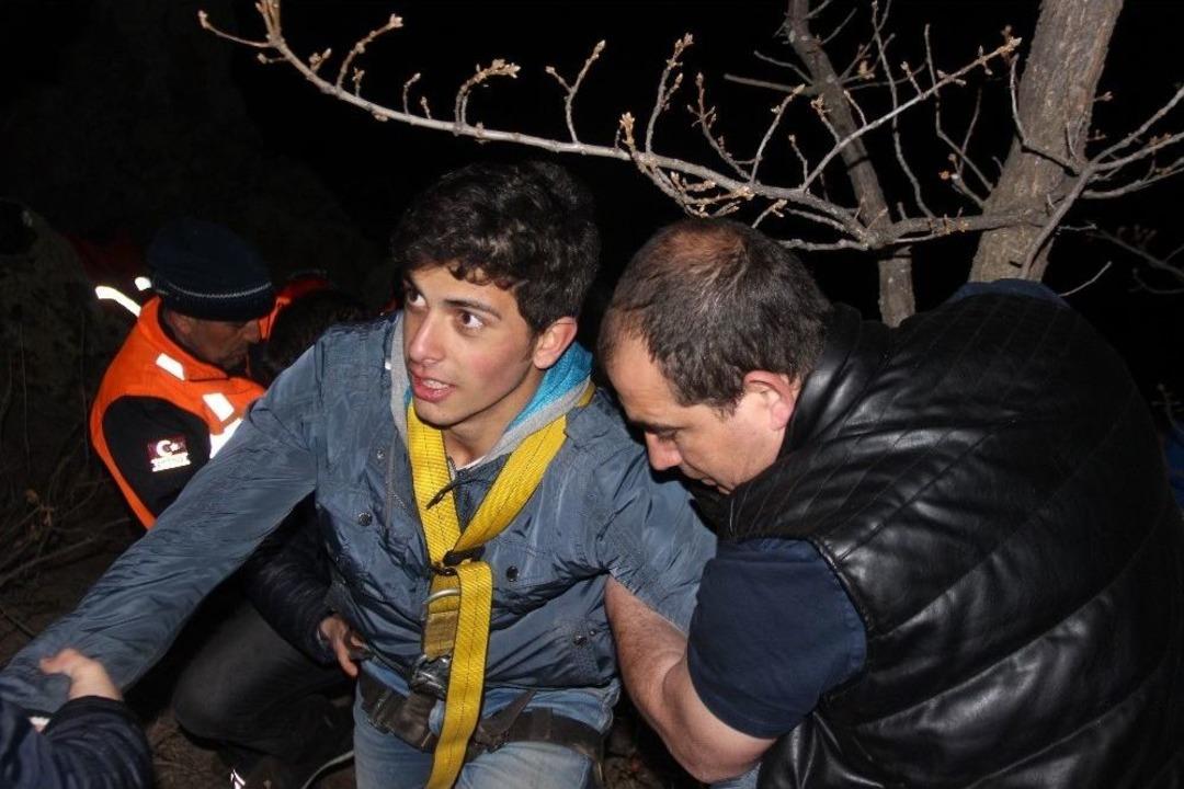 19 Yaşındaki Gen&ccedil; Film Gibi Operasyon İle Kurtarıldı