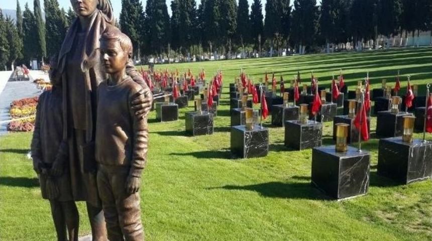 Mezarlıklar &Ccedil;i&ccedil;ek A&ccedil;tı