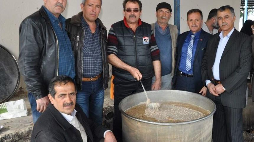 Nazilli&rsquo;de Mahalle Sakinleri Keşkek Hayrında Buluştu