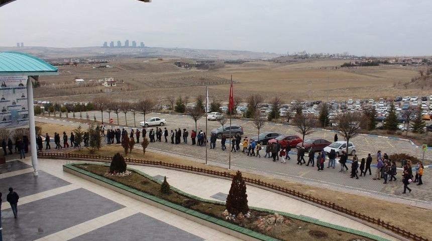 Nesibe Aydın Okullarının Bursluluk Sınavına &Ouml;ğrenci Akını