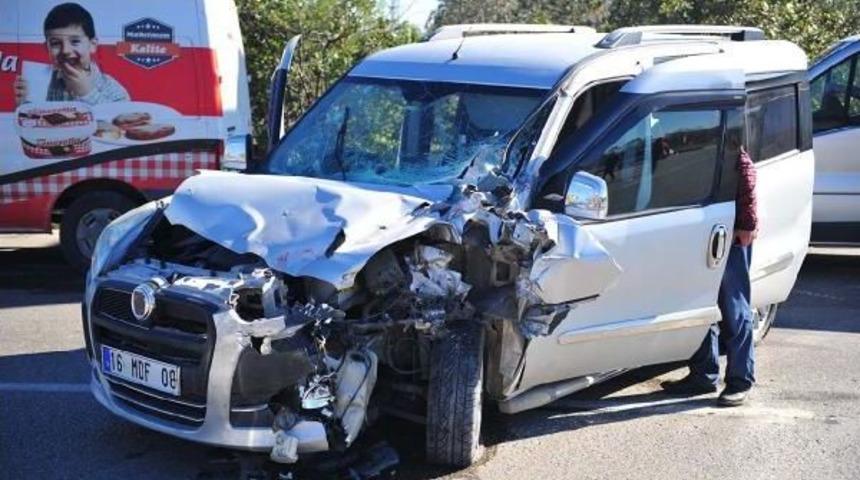 Cenazeye Giden 4 Imam Trafik Kazasında Yaralandı