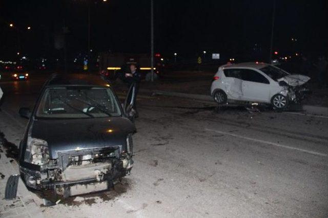 Çanakkale’de Trafik Kazası; 3 Yaralı