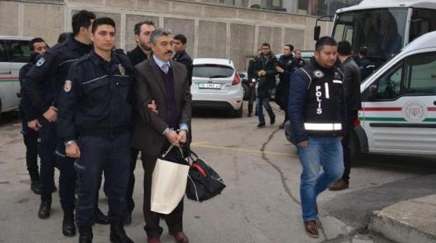 Bursa'da Fet&ouml; Ş&uuml;phelisi 8 Akademisyen Adliyede