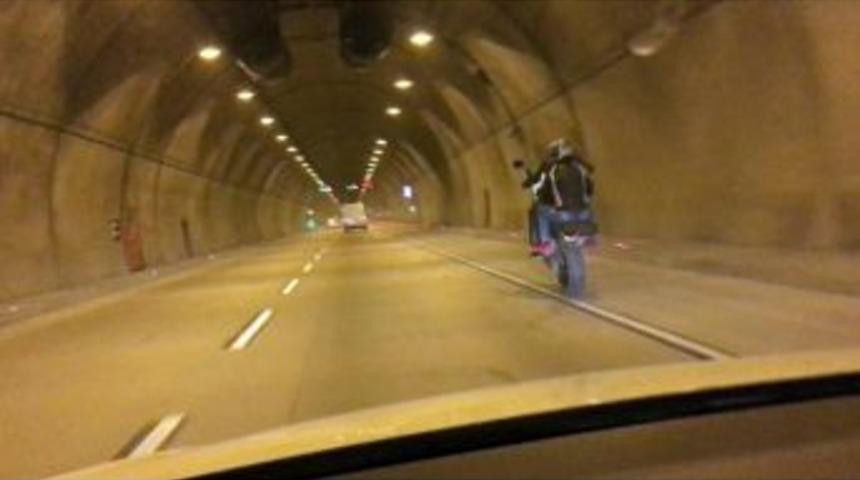 (&ouml;zel Haber) Bunlar Da Motosikletli Magandalar