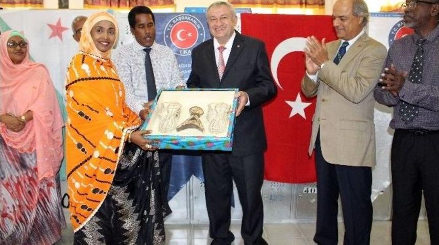 Cibuti’de Gabode Lisesi’ne Okul Malzemesi Ve Ekipman Desteği