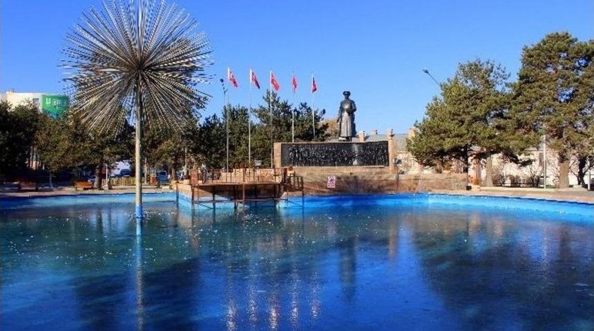 Erzurum&rsquo;da S&uuml;s Havuzları Ve Şadırvanlar Buz Tuttu