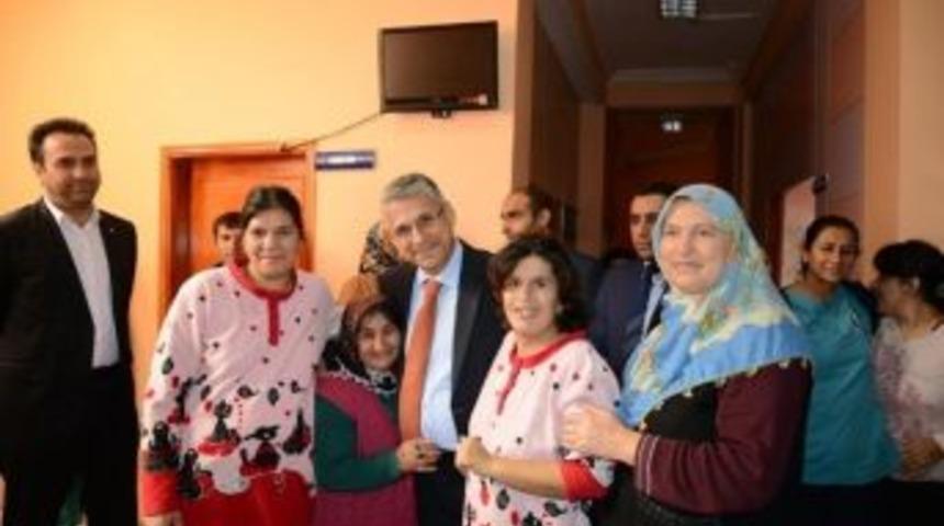 Vali Alpman’dan Rehabilitasyon Merkezine Ziyaret