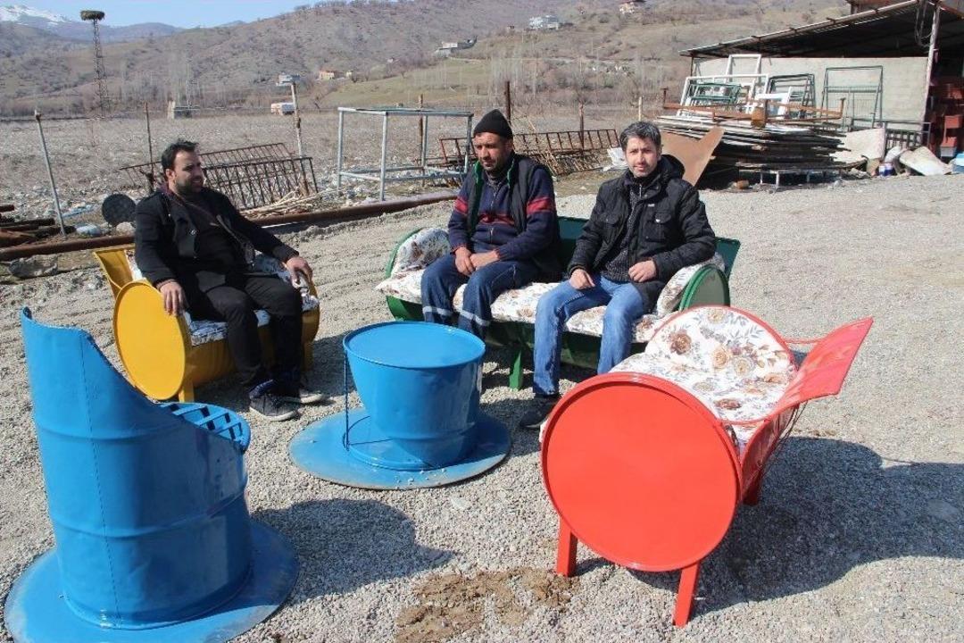 Atık Varilleri Sanat Eserine D&ouml;n&uuml;şt&uuml;rd&uuml;