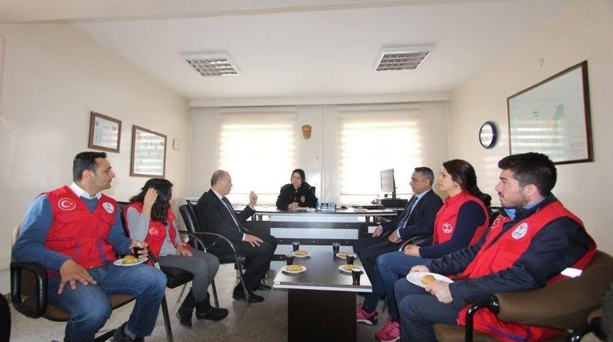 Gen&ccedil;lerden Polise Destek