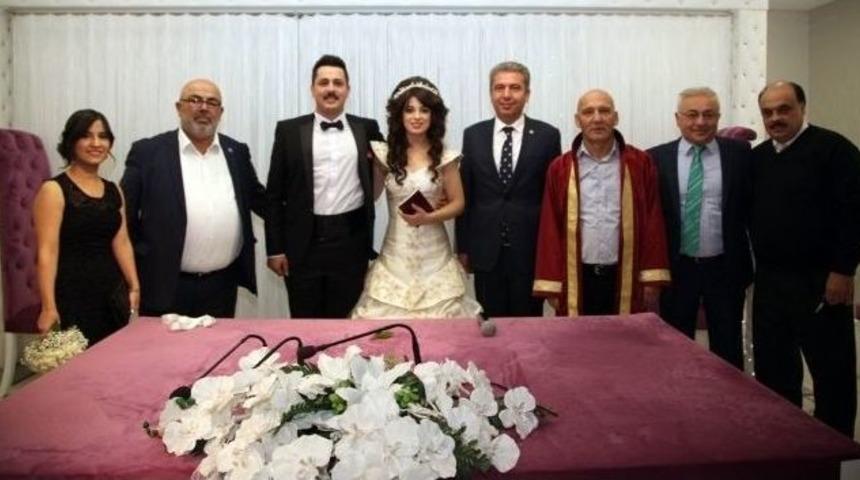 Başkan Altınok &Ouml;z, Personelinin Mutluluğuna Ortak Oldu