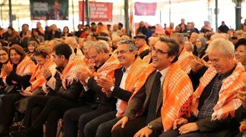 Karşıyaka&rsquo;da 5 Bin Kişiyi Buluşturan &rsquo;y&ouml;r&uuml;k&rsquo; Şenliği